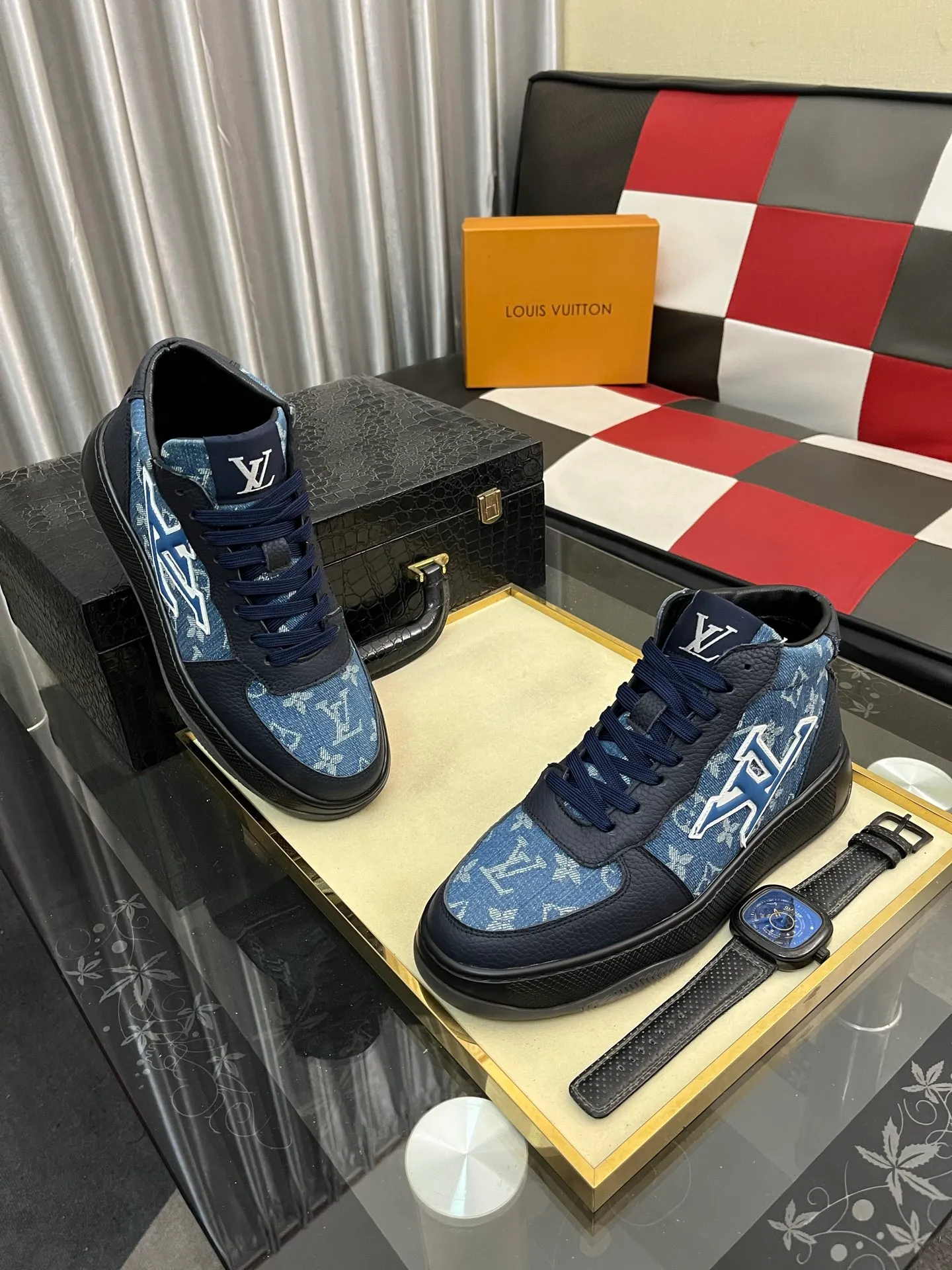 Ex-factory price: 438⌚️⌚️[LOUIS VUITTON] Same style as Louis Vuitton* official website 🚹Men's high-top casual shoes❤️Same style as popular celebrities and big names ~ Best-selling at home and abroad Lv focuses on the checkerboard series...Imported first-layer cowhide with special fabric ➕Full cotton, code number: 38-443️⃣Colors available